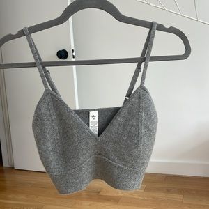 NWOT ALO Yoga Cashmere Jet Set Bra in Dove Grey Heather M